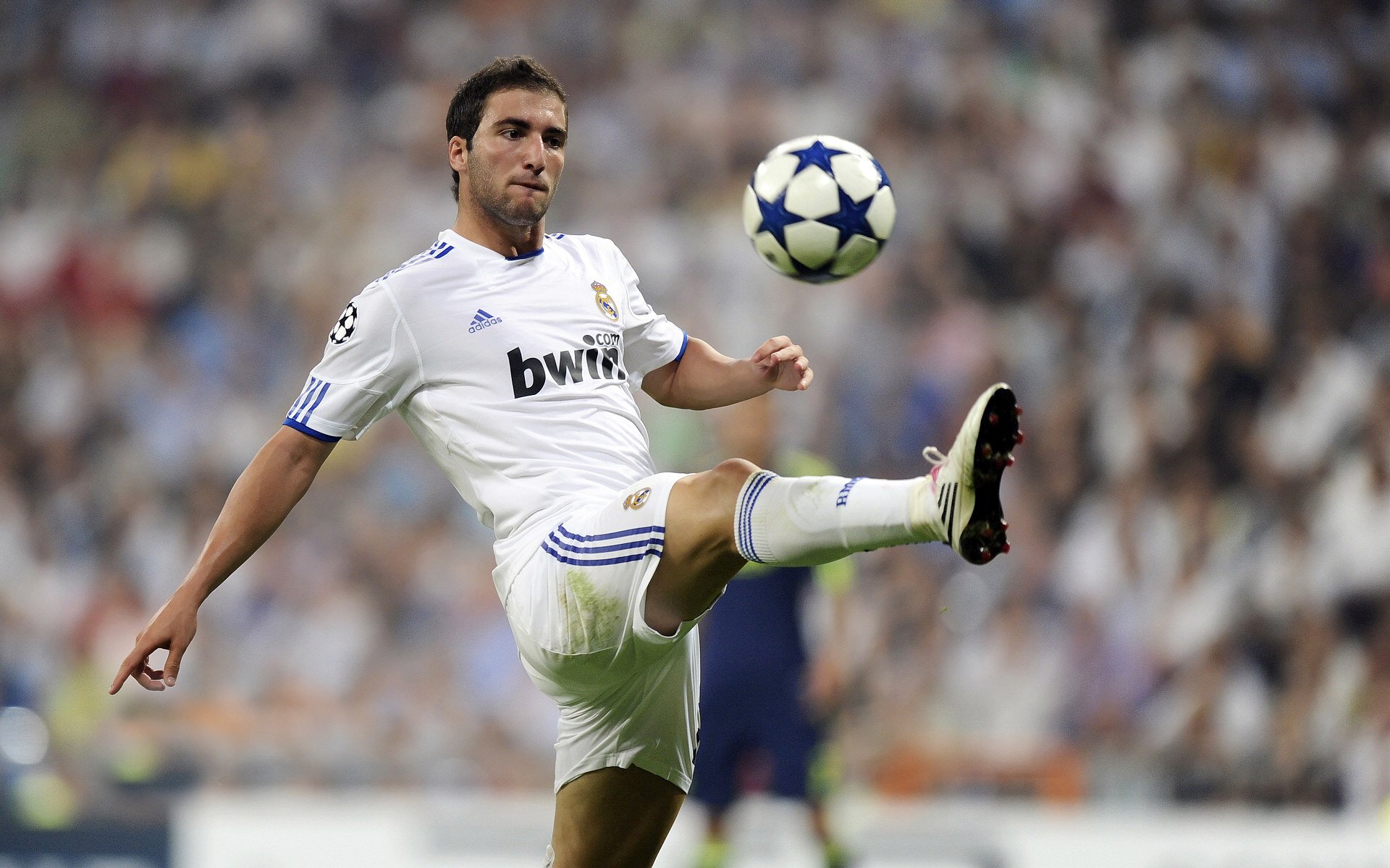 英超争冠白热化：每场拼搏都精彩绝伦！，英超热刺别名白百何